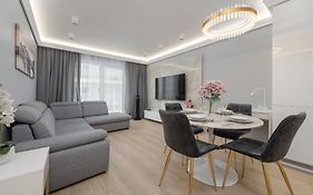 Elegant Apartment With Balcony By The Oder River In Wroclaw By Renters Prestige