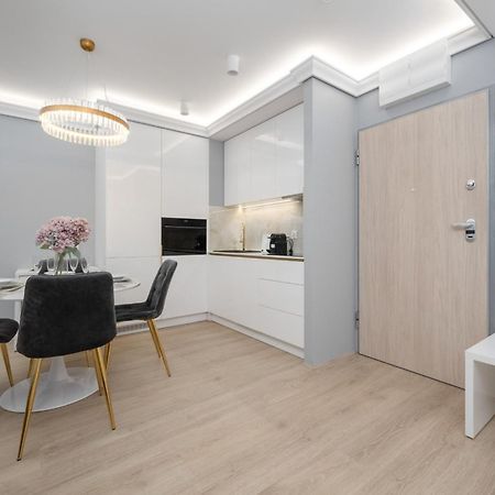 Elegant Apartment With Balcony By The Oder River In Wroclaw By Renters Prestige Zewnętrze zdjęcie