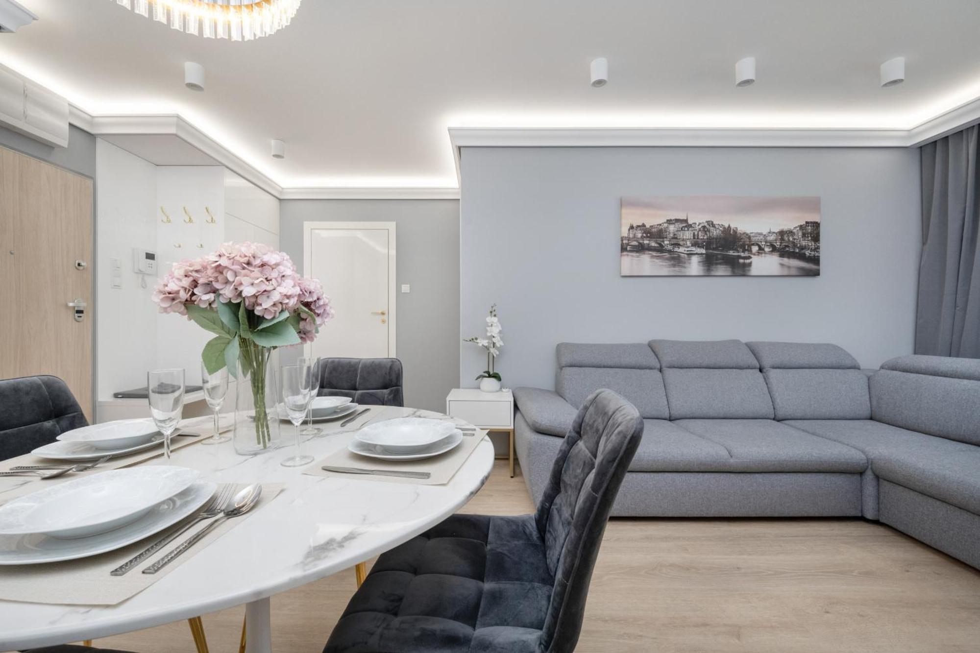 Elegant Apartment With Balcony By The Oder River In Wroclaw By Renters Prestige Zewnętrze zdjęcie