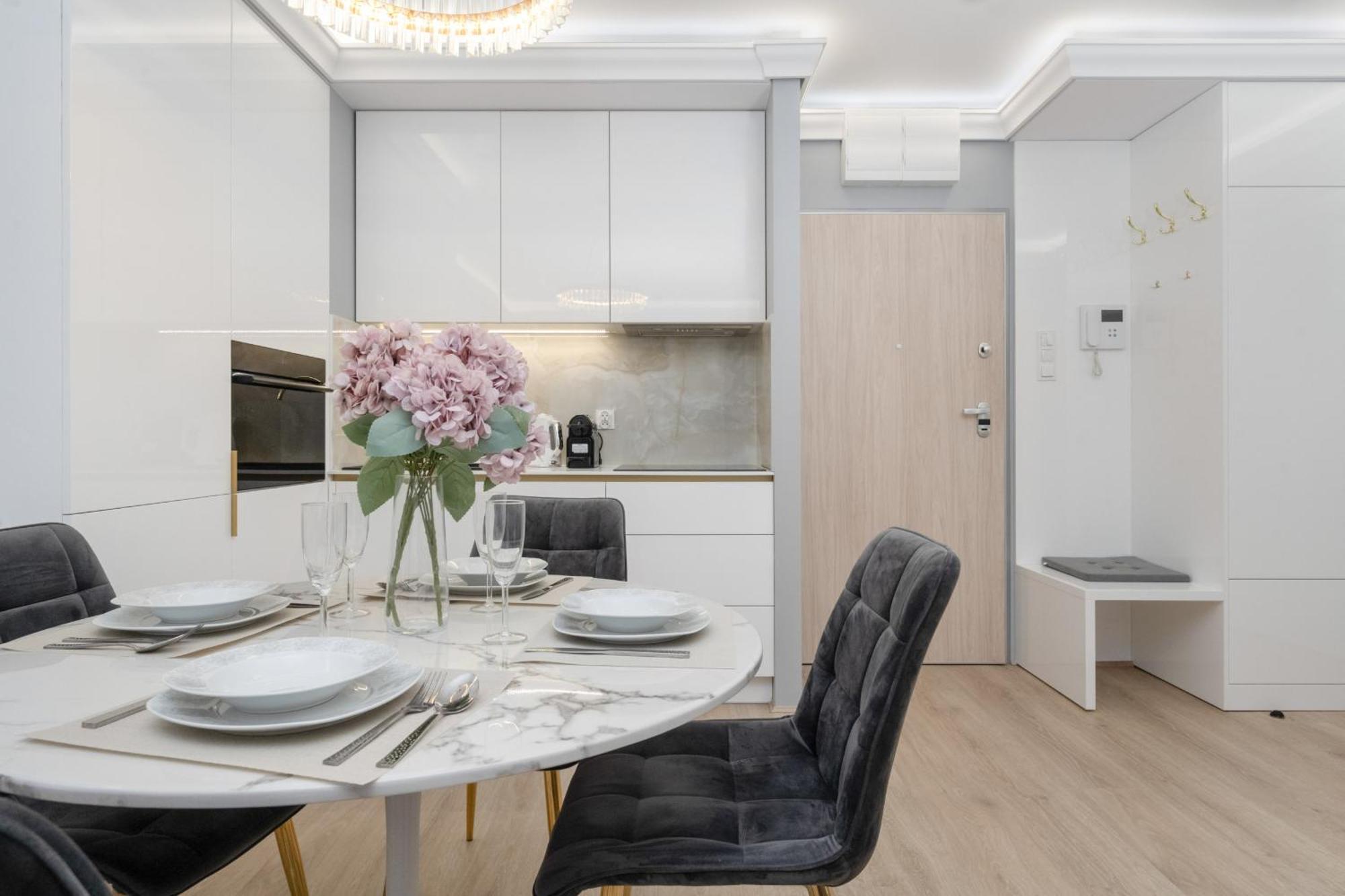Elegant Apartment With Balcony By The Oder River In Wroclaw By Renters Prestige Zewnętrze zdjęcie